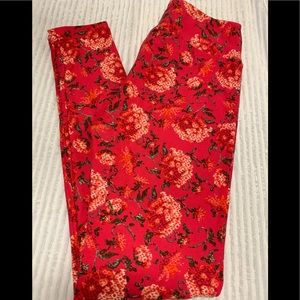 Lularoe Valentine pixelated🌹leggings, size OS 🆕